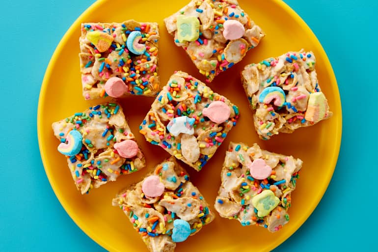 Barras de cereal sin hornear con Lucky Charms™ Frosted Flakes